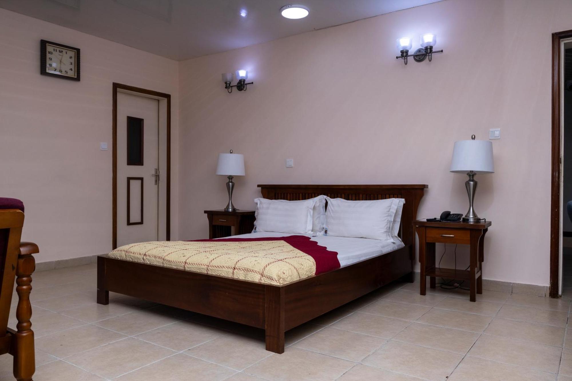 Hotel Barmoi Freetown Exterior photo